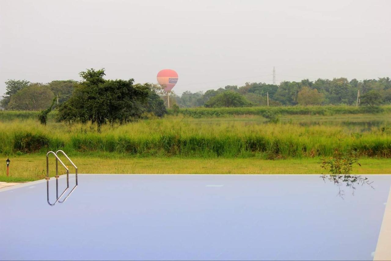 Rho Sigiriya Lake Edge Retreat Kibissa Bagian luar foto