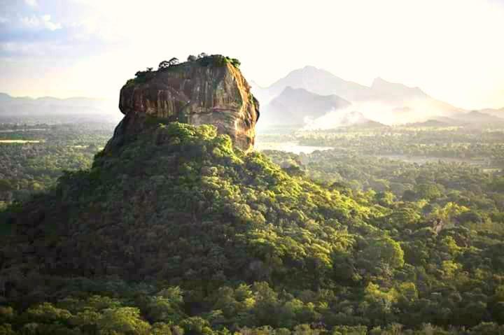 Rho Sigiriya Lake Edge Retreat Kibissa Bagian luar foto