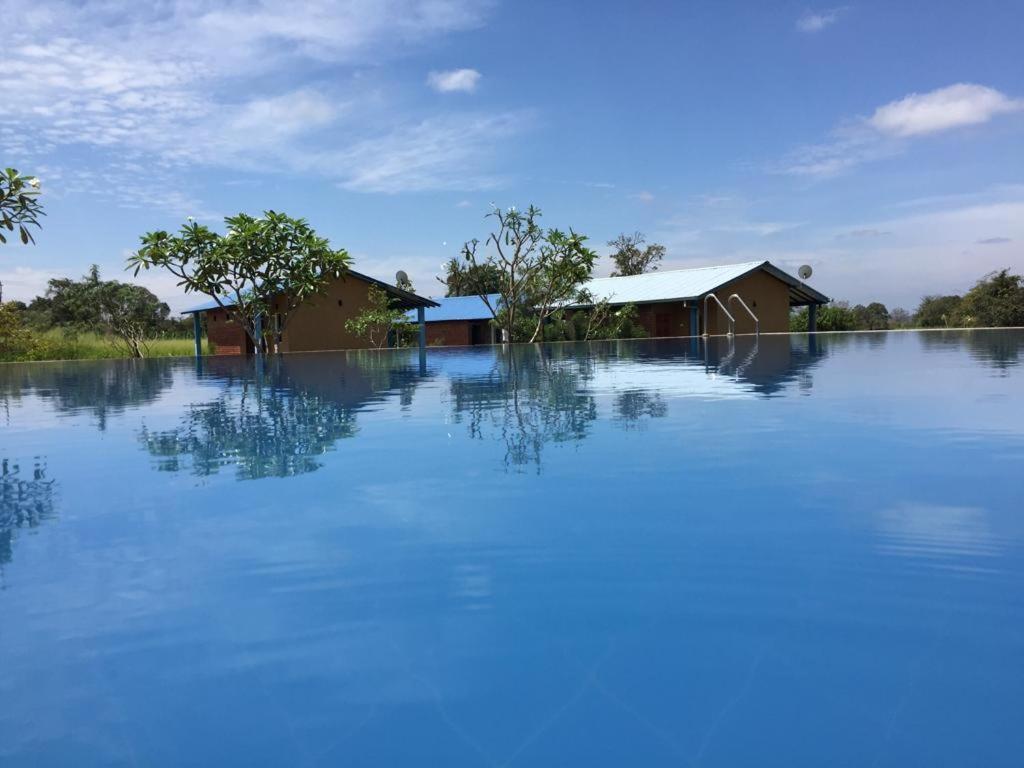 Rho Sigiriya Lake Edge Retreat Kibissa Bagian luar foto